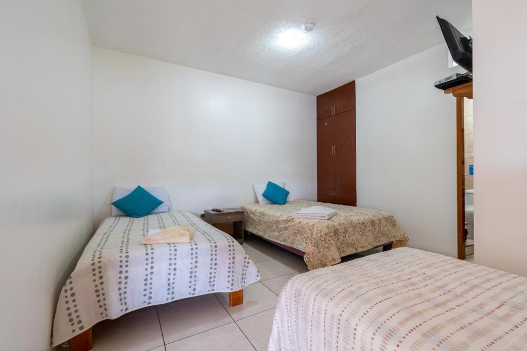 Hostal Tongo Reef Puerto Baquerizo Moreno Exterior photo