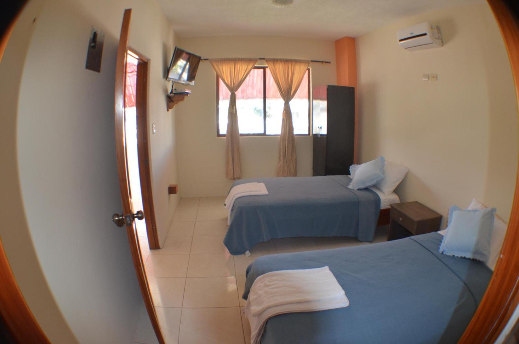 Hostal Tongo Reef Puerto Baquerizo Moreno Room photo