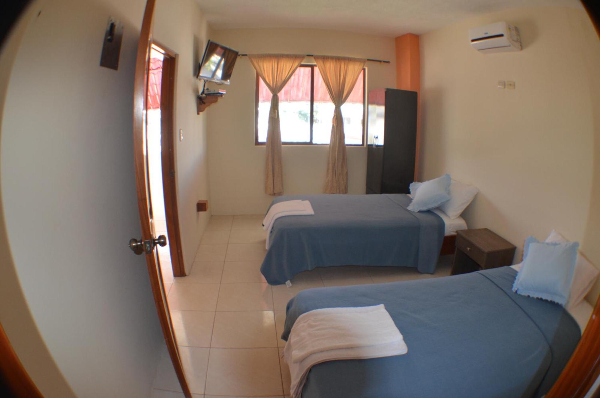 Hostal Tongo Reef Puerto Baquerizo Moreno Room photo