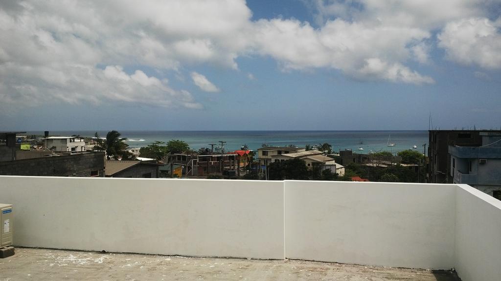 Hostal Tongo Reef Puerto Baquerizo Moreno Exterior photo