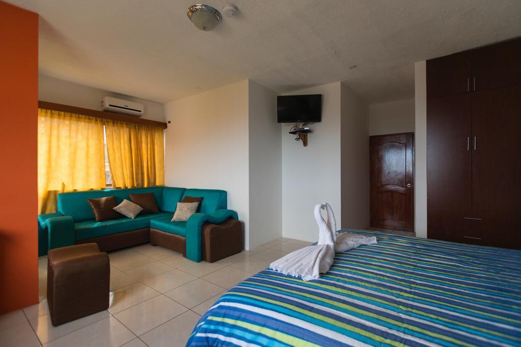 Hostal Tongo Reef Puerto Baquerizo Moreno Exterior photo