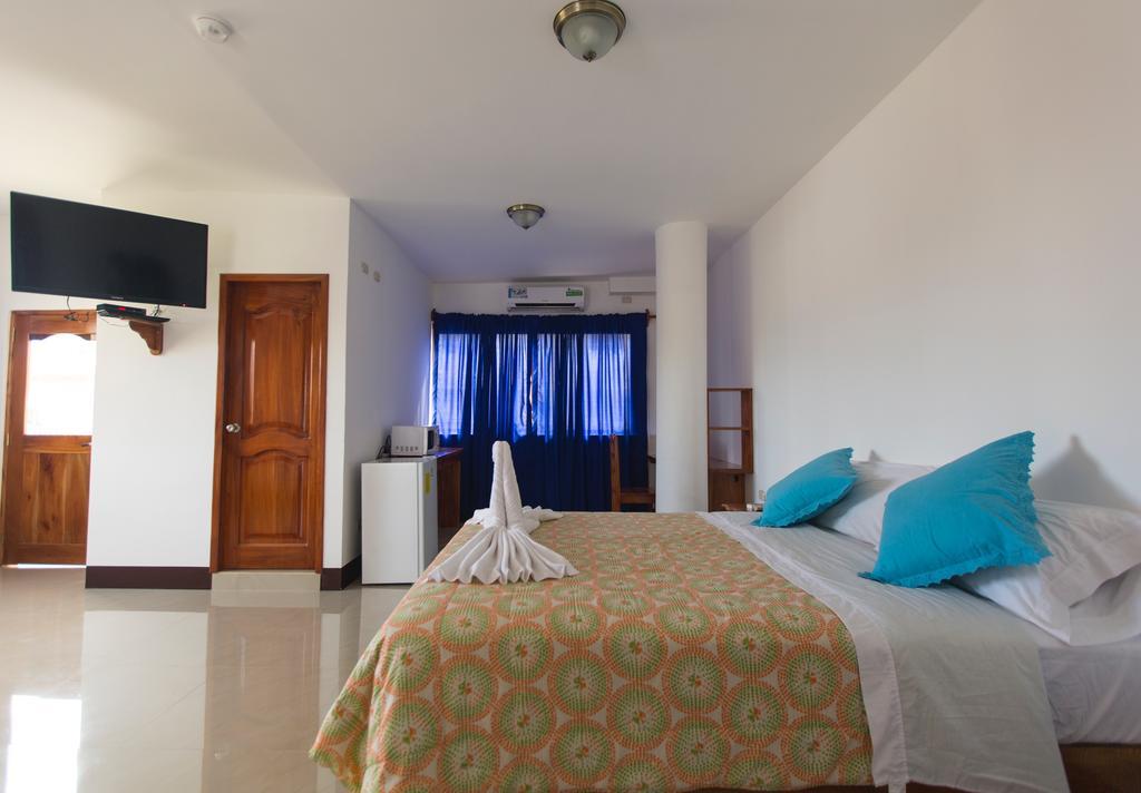 Hostal Tongo Reef Puerto Baquerizo Moreno Exterior photo