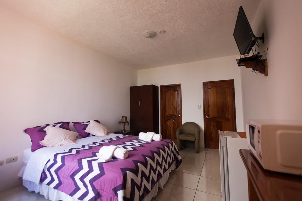 Hostal Tongo Reef Puerto Baquerizo Moreno Exterior photo
