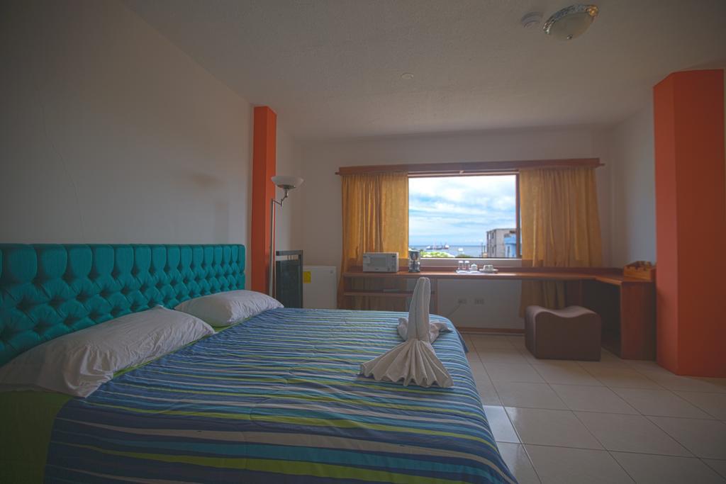 Hostal Tongo Reef Puerto Baquerizo Moreno Exterior photo