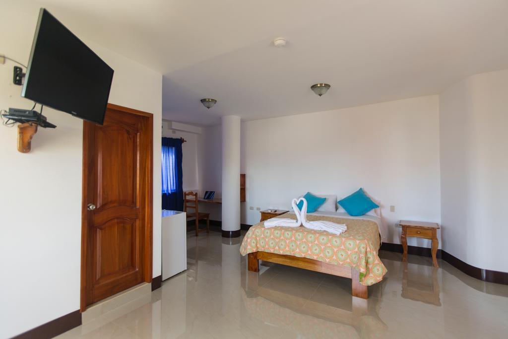 Hostal Tongo Reef Puerto Baquerizo Moreno Exterior photo