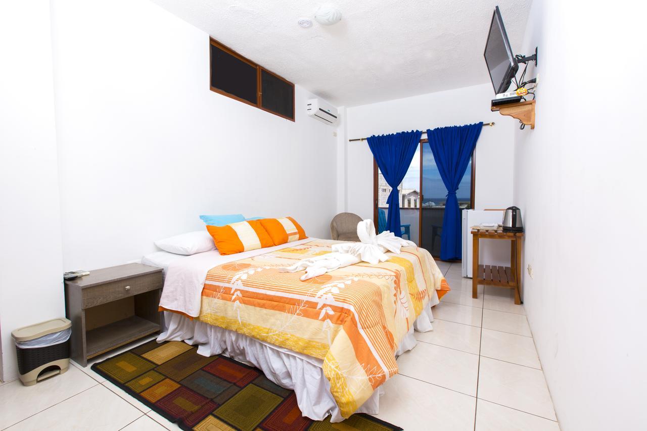 Hostal Tongo Reef Puerto Baquerizo Moreno Exterior photo