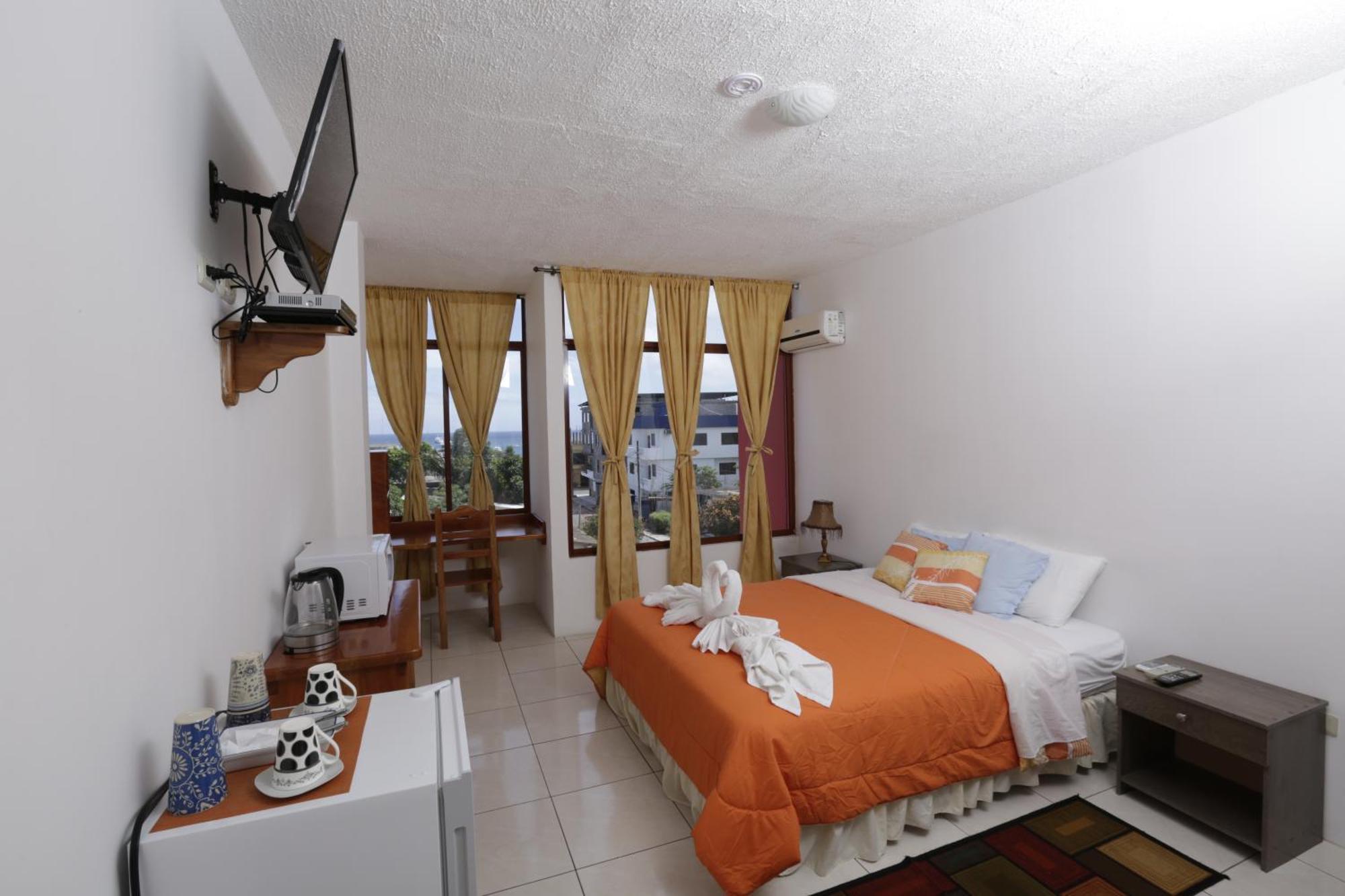 Hostal Tongo Reef Puerto Baquerizo Moreno Exterior photo