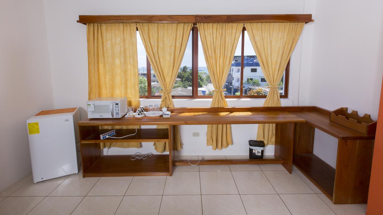 Hostal Tongo Reef Puerto Baquerizo Moreno Exterior photo