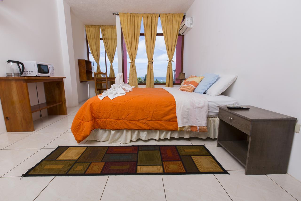 Hostal Tongo Reef Puerto Baquerizo Moreno Exterior photo