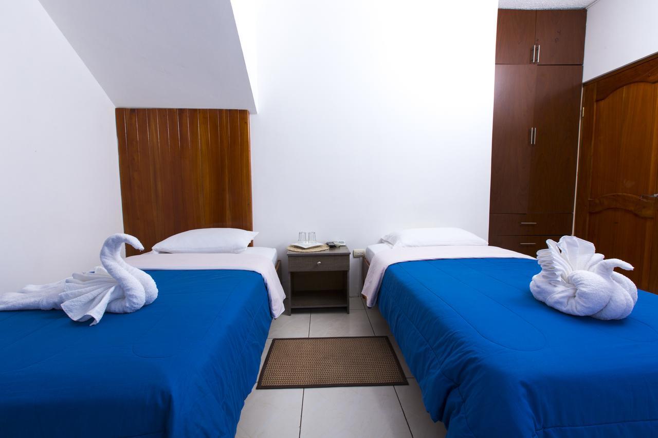 Hostal Tongo Reef Puerto Baquerizo Moreno Exterior photo